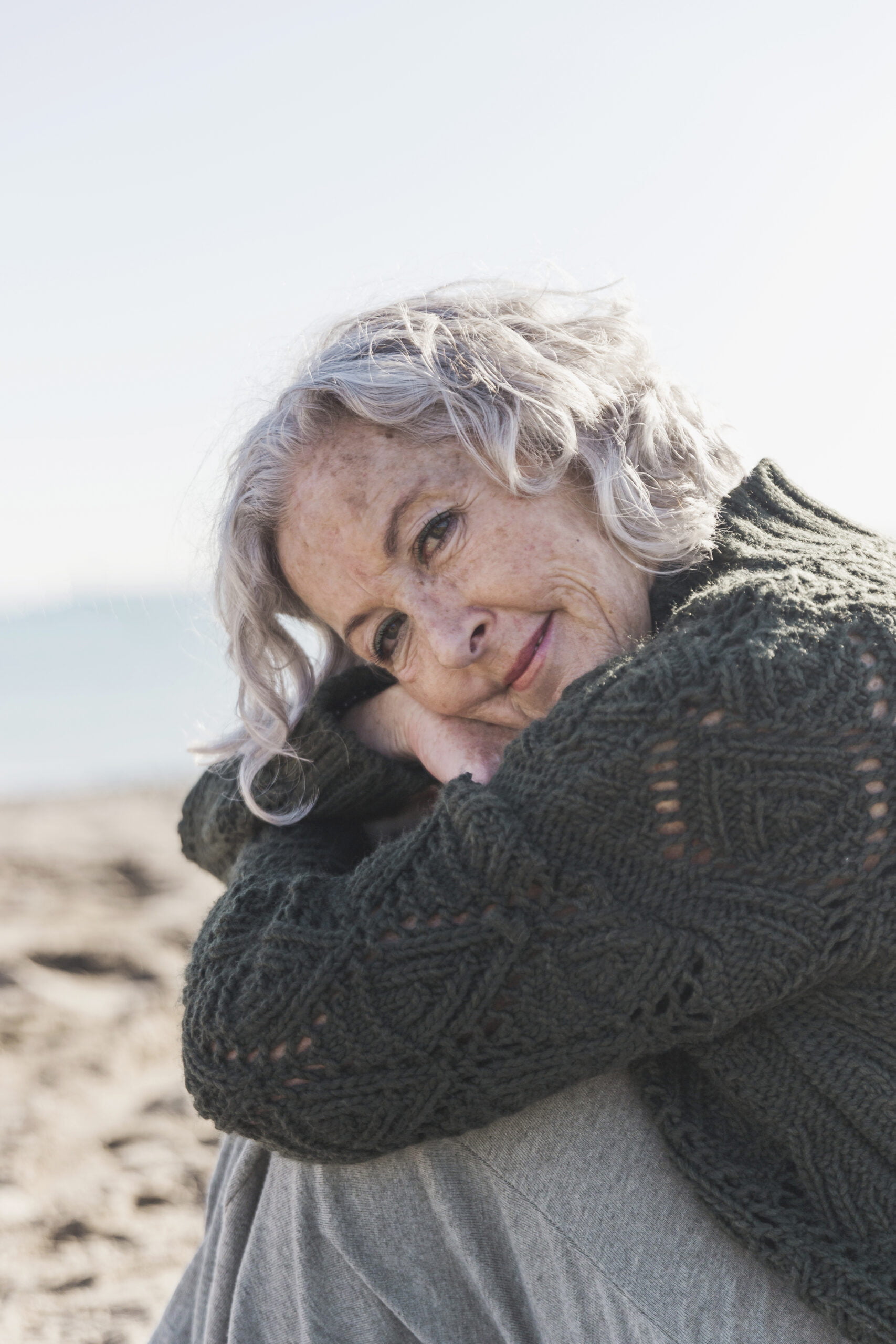beautiful-elderly-woman-posing-outdoors beautiful-elderly-woman-posing-outdoors